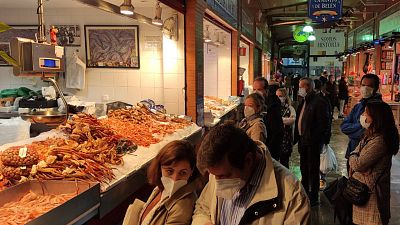 Las ma�anas de RNE con ��igo Alfonso - El mercado, un comedor social, PCR y La Palma en Nochebuena - Escuchar ahora