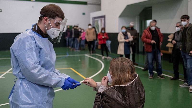 Las mañanas de RNE con Íñigo Alfonso - Las bajas por ómicron comienzan a afectar a servicios esenciales - Escuchar ahora