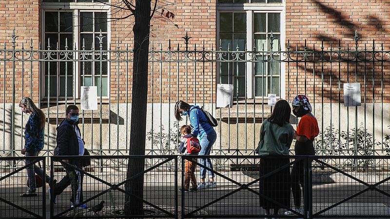 14 Horas - Francia no confinará aulas por un positivo - Escuchar ahora