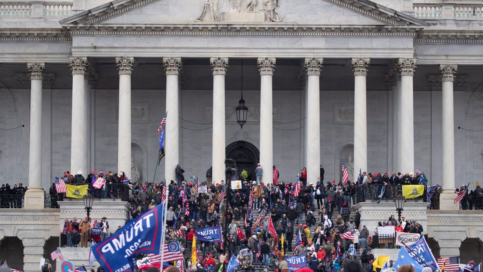 14 Horas - La población americana sigue muy dividida un año después del asalto al Capitolio - Escuchar ahora