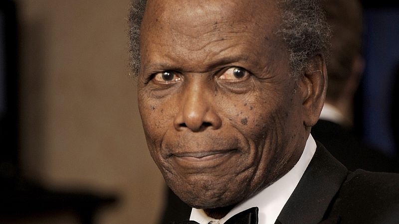 24 horas - Fallece Sidney Poitier a los 94 años, primer actor afroamericano en ganar el Oscar - Escuchar ahora