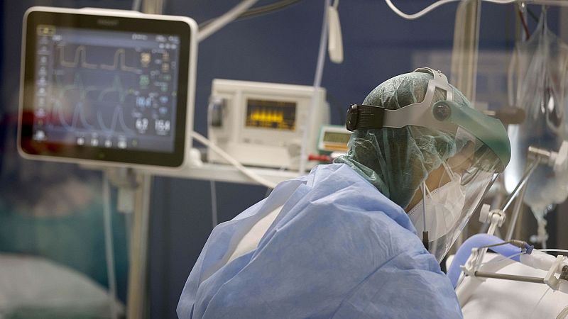 14 horas - Aumenta la presión hospitalaria, pero los ingresos en las UCI se mantienen al 24%