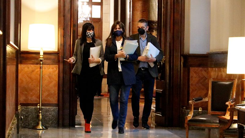 El Parlament fa marxa enrere amb la llicència per edat