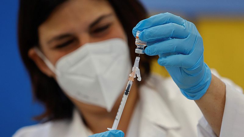 14 horas - Los expertos consideran que una cuarta dosis no evitará la transmisión del coronavirus - Escuchar ahora