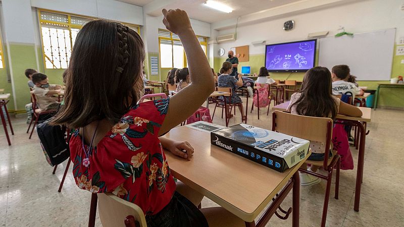 14 horas - El TSJC da dos meses al Govern para implantar el 25% de castellano en las aulas