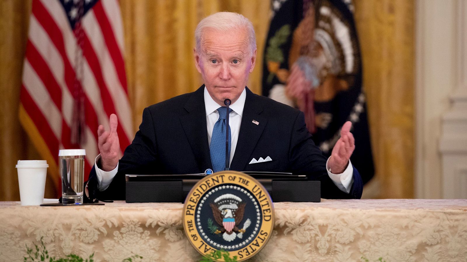 Las mañanas de RNE con Íñigo Alfonso - Un micro abierto pilla a Biden insultando a un periodista - Escuchar ahora