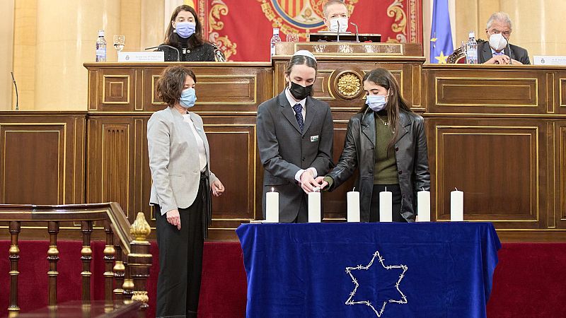 Más cerca - "Aumentan los intentos de dañar la memoria del Holocausto"