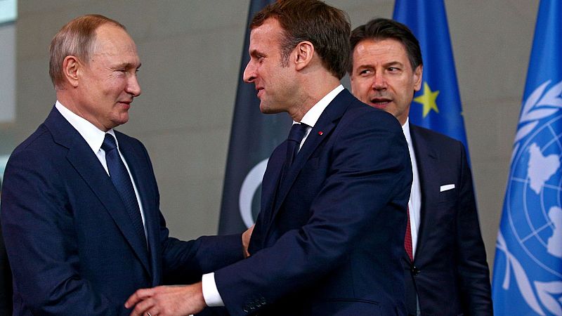 España a las 8 - Macron y Putin acuerdan mantener el diálogo para buscar la desescalada en Ucrania