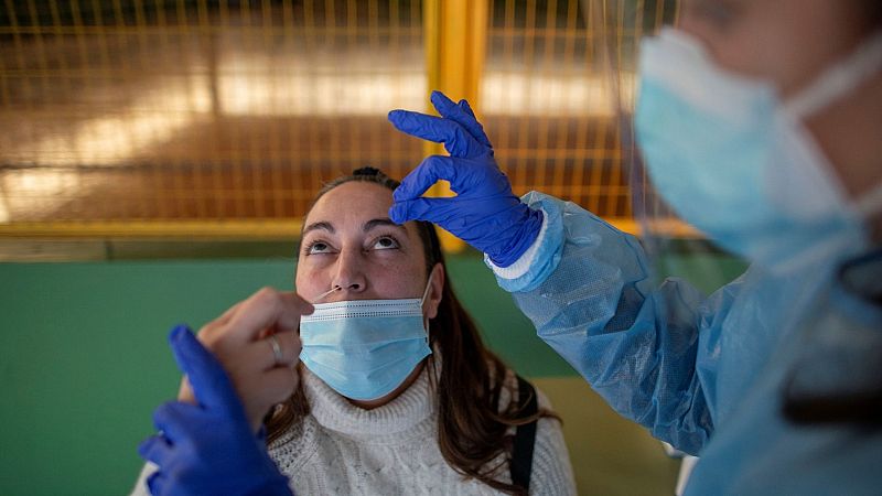 14 horas - Ómicron se transmite dos días antes de desarrollar los síntomas