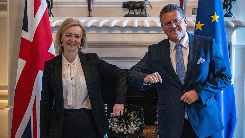 24 horas - Dimite el jefe de Gobierno de Irlanda del Norte por las reglas comerciales post Brexit