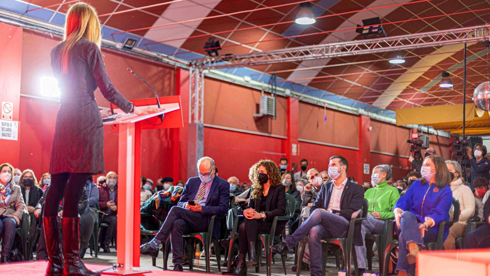 24 horas - El barómeto CIS, la única encuesta que sitúa primero al PSOE - Escuchar ahora