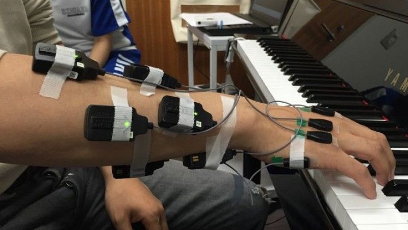 Longitud de onda - Pianistas con guantes - 10/02/22