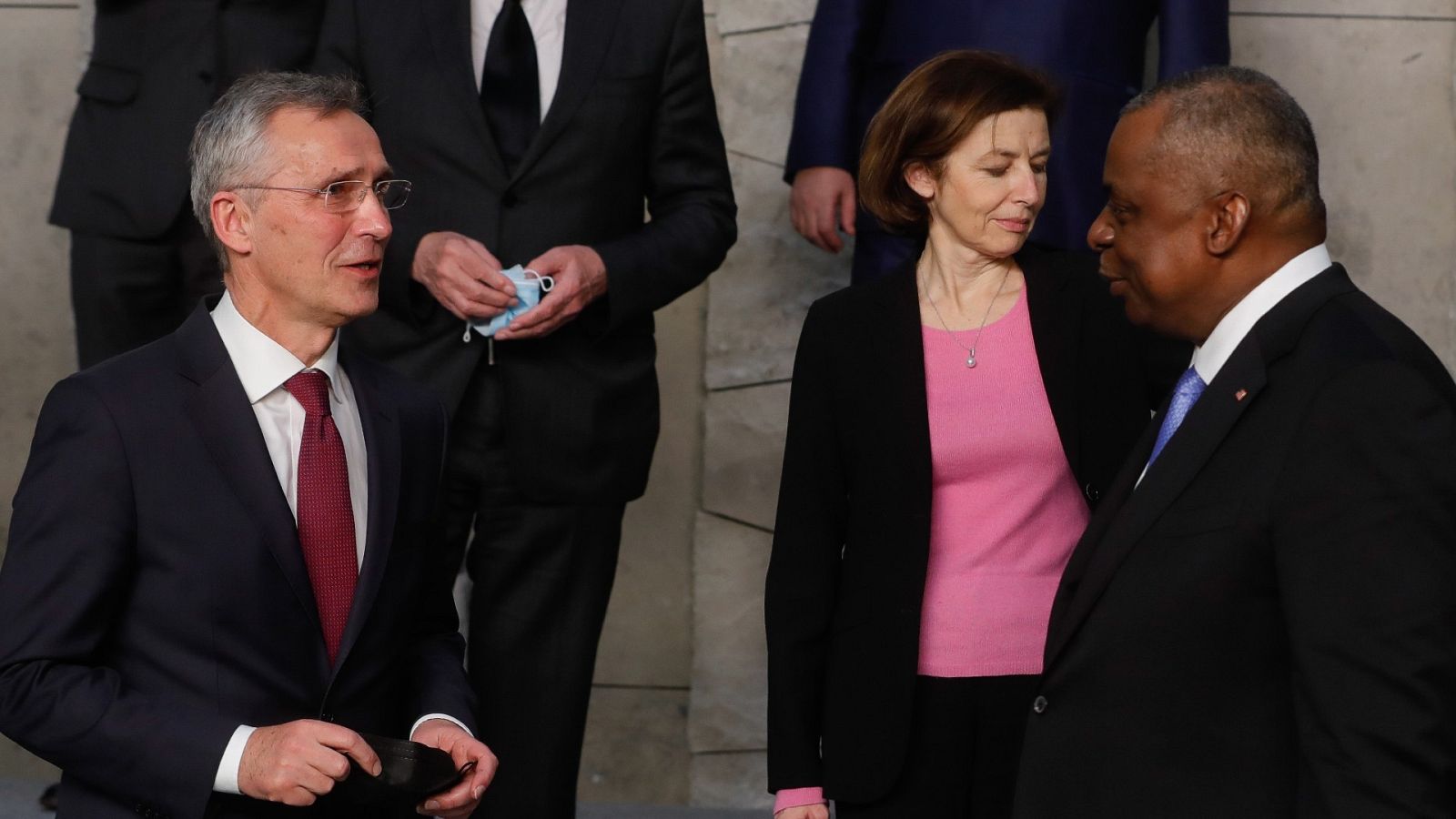 24 horas - La OTAN acuerda reforzar la presencia militar al este de Europa - Escuchar ahora