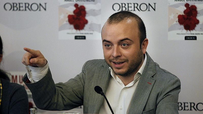 Boletines RNE - Ángel Carromero dimite del Ayuntamiento de Madrid tras las acusaciones de espionaje a Ayuso - Escuchar ahora