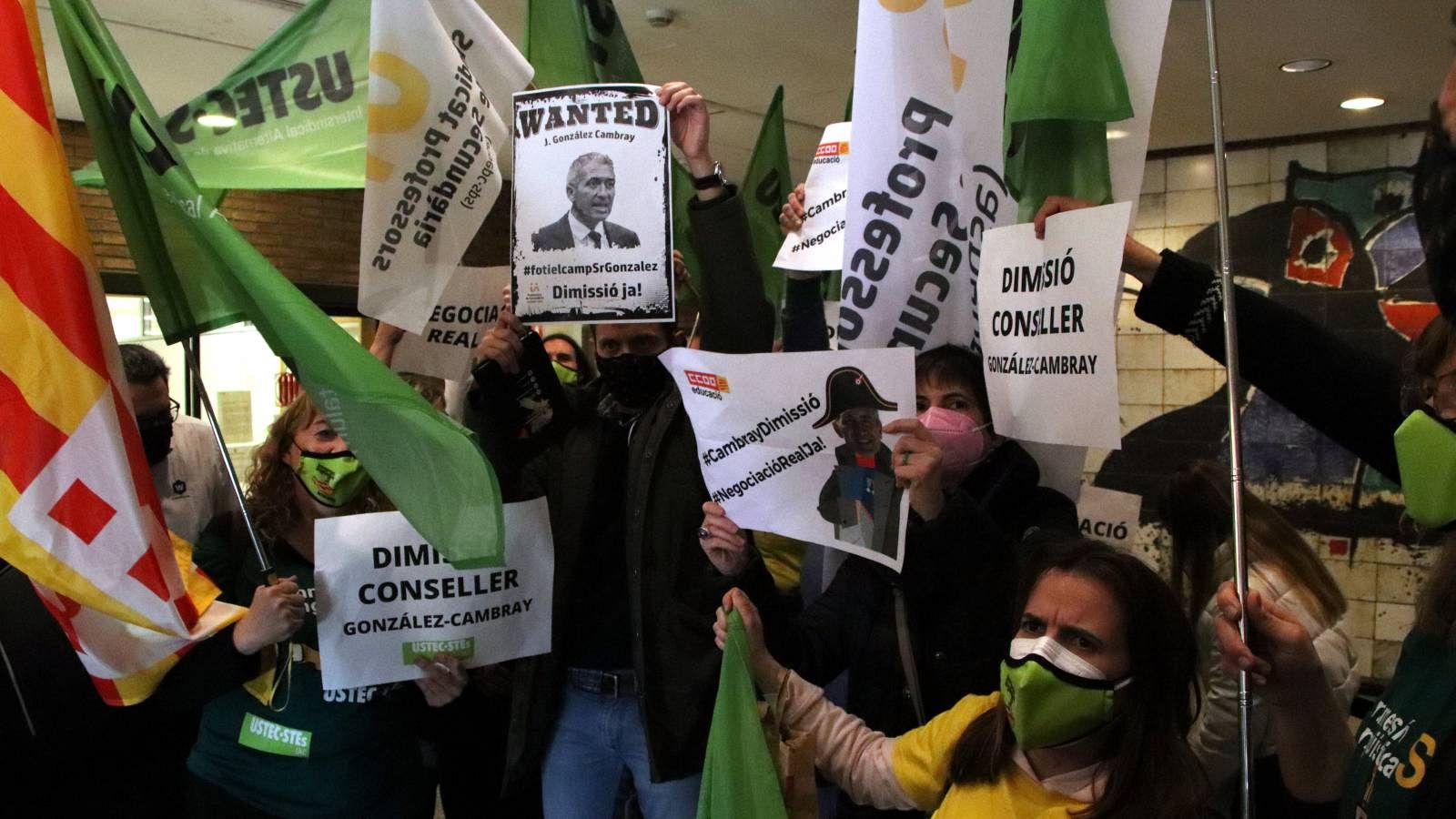 Retrets entre els sindicats i educació