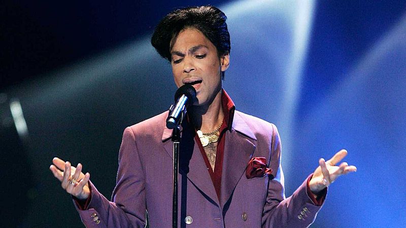 El gallo que no cesa - Versión y original: 'Kiss', superventas del ecléctico Prince - Escuchar ahora