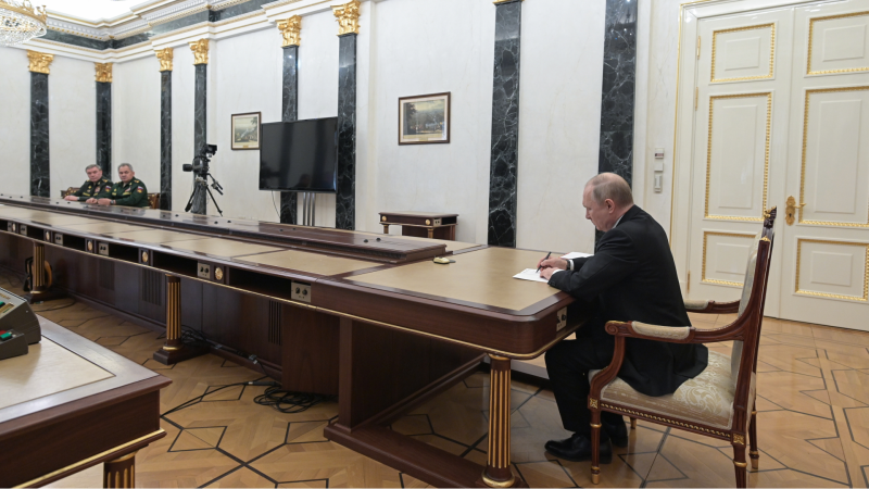 Las Mañanas de RNE - De Ayala, analista: "Con 20 ojivas nucleares destruyen prácticamente Ucrania"