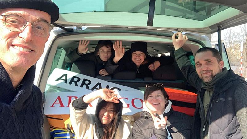 14 Horas - RNE en la frontera | Voluntarios españoles recogen a refugiados de Ucrania