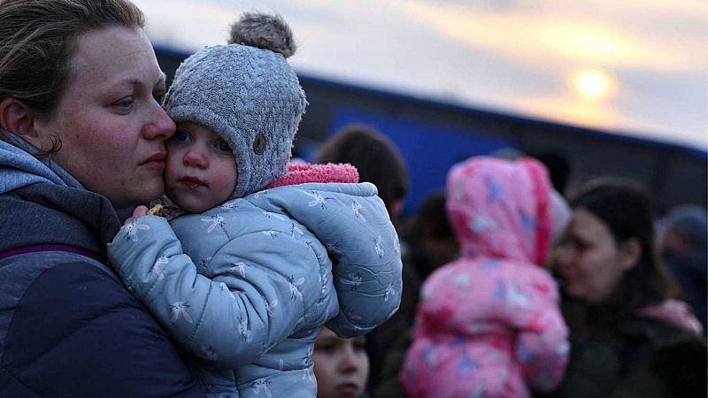 Por tres razones - Las mujeres están dando a luz en sótanos y estaciones de metro - Escuchar ahora