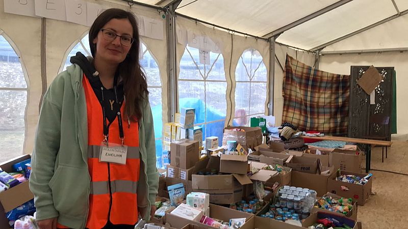 14 horas - RNE en la frontera | María, su marido y su madre no pueden salir de Ucrania: "Yo ayudo a su madre, él ayuda a la mía"