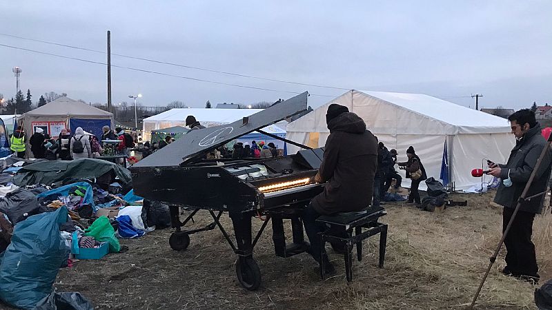24 horas - RNE en la frontera | David: "Quiero tocar música para que la gente se sienta segura"