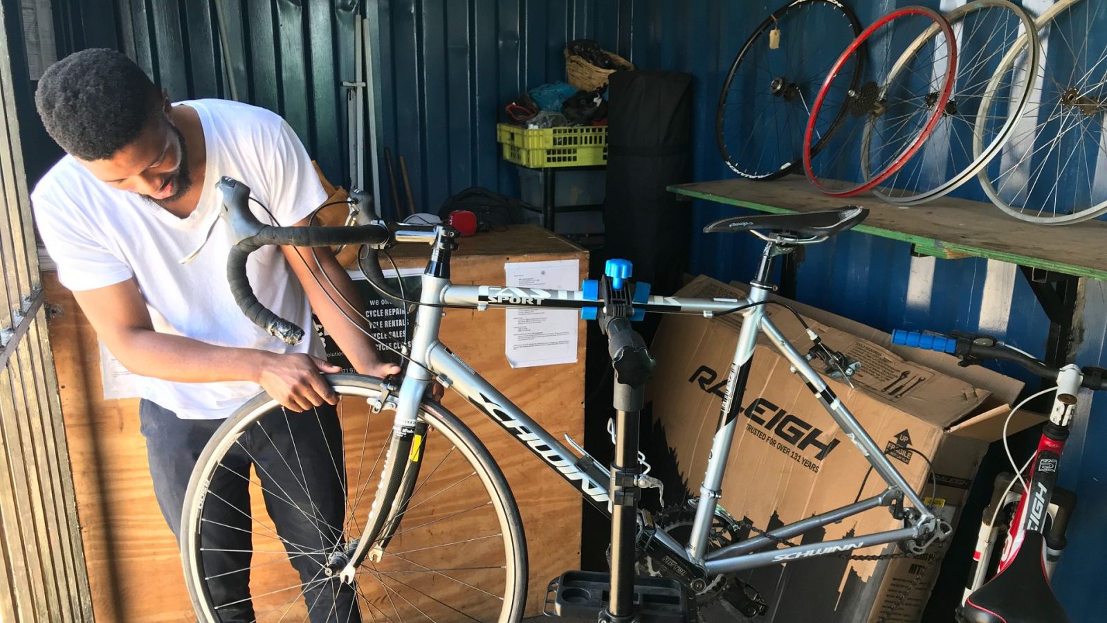 Cinco continentes - Sudafricanos que cuidan a sudafricanos - Escuchar ahora