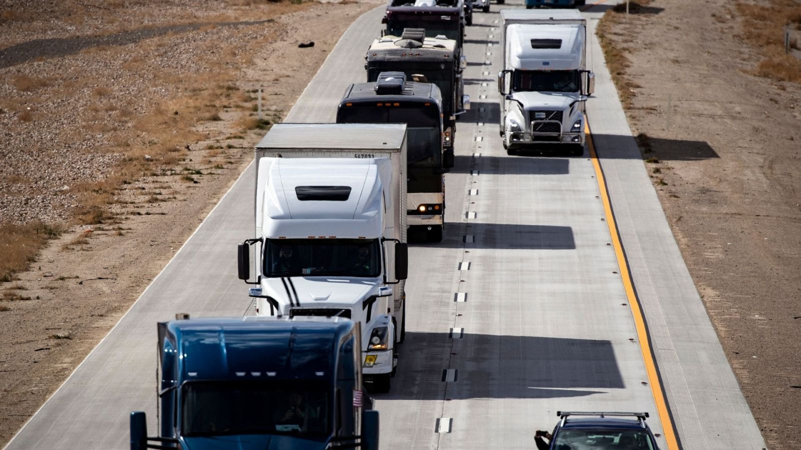 España a las 8 fin de semana - División entre los transportistas en la huelga por la subida del carburante - Escuchar ahora