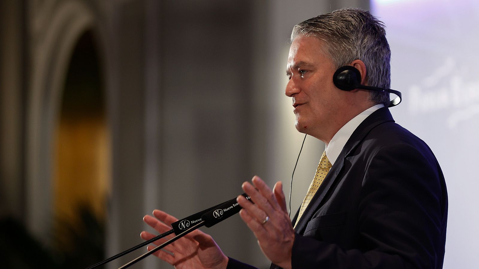 14 horas - La OCDE recomienda subir los impuestos a las eléctricas para amortiguar la subida de la luz - Escuchar ahora