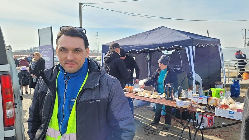 Las mañanas de RNE con Íñigo Alfonso - Adam, el voluntario que teme un ataque de Putin: "Es el plan"