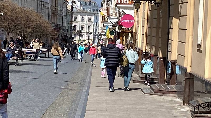 Las mañanas de RNE con Íñigo Alfonso - Chernovtsi, un refugio para quienes no quieren huir de Ucrania