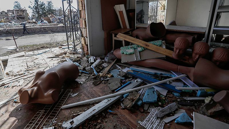 Cinco continentes - La artillería castiga cada día la ciudad de Chernígov