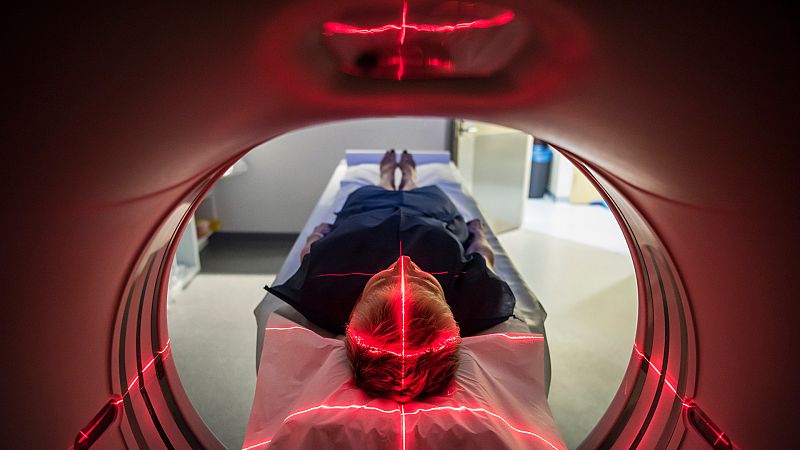 Enfermera saturada - Radiación - Escuchar ahora