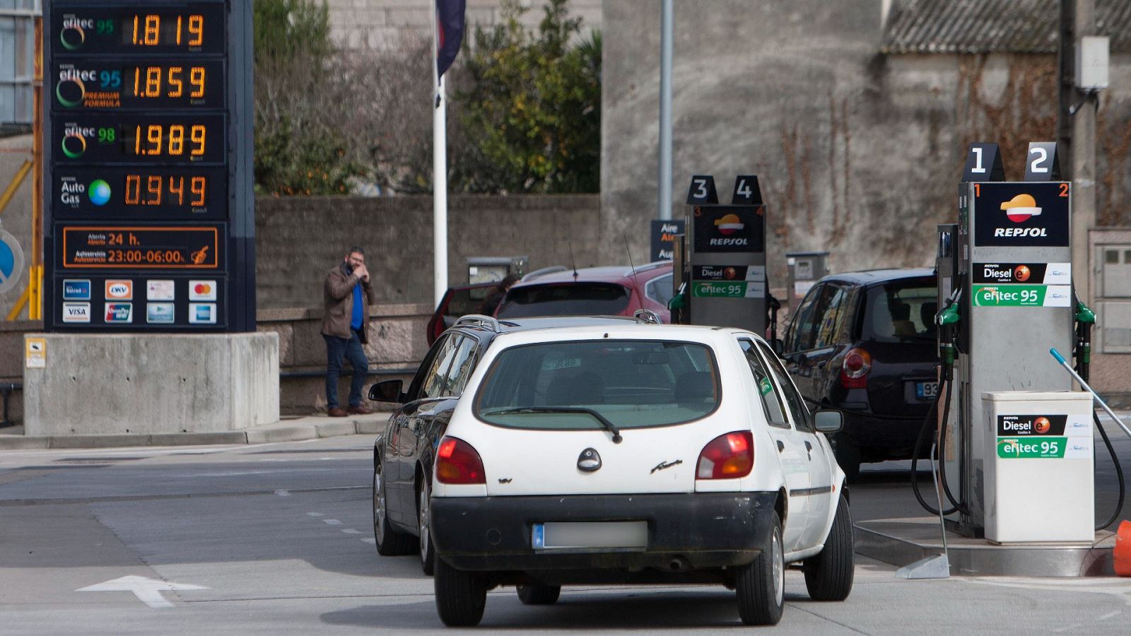 Las Mañanas de RNE - El sector de los carburantes asegura estar comprometido con la sociedad ante esta situación - Escuchar ahora
