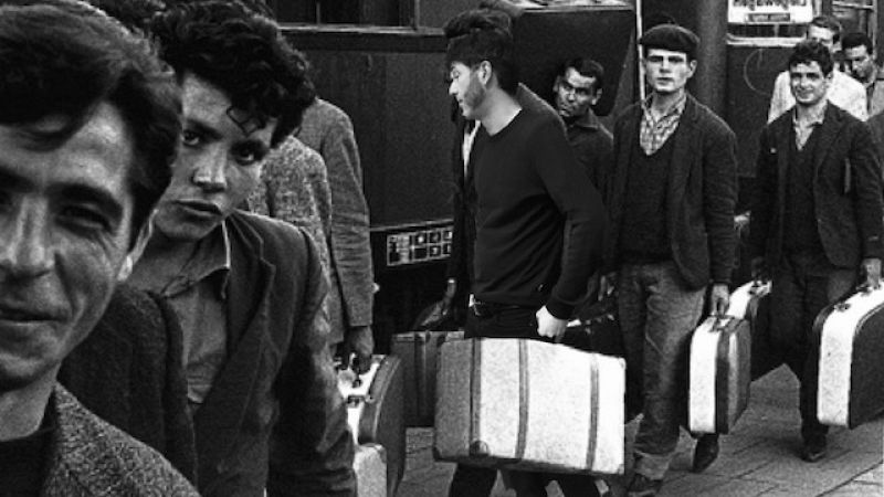 Entre dos luces - Canciones de emigrantes - 30/03/22 - escuchar ahora