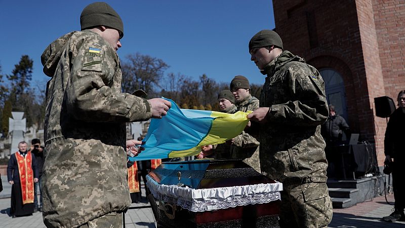 14 Horas - En Leópolis las familias se despiden de sus muertos