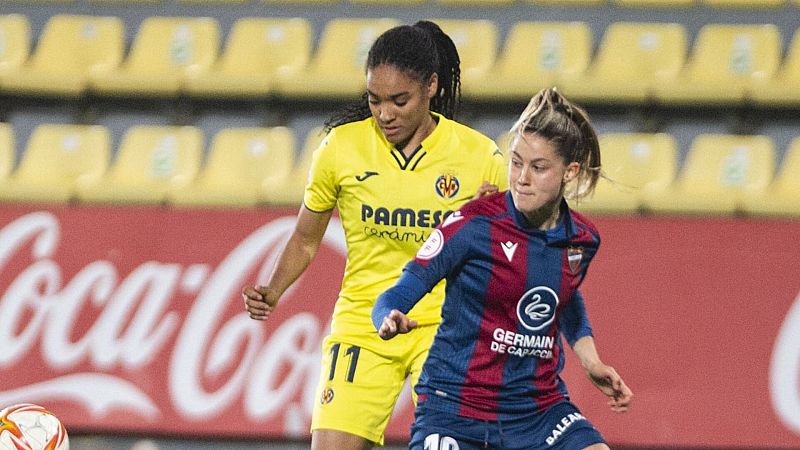 La esencia del deporte en Radio 5 - Futbolista y atleta, vuelve Salma Paralluelo