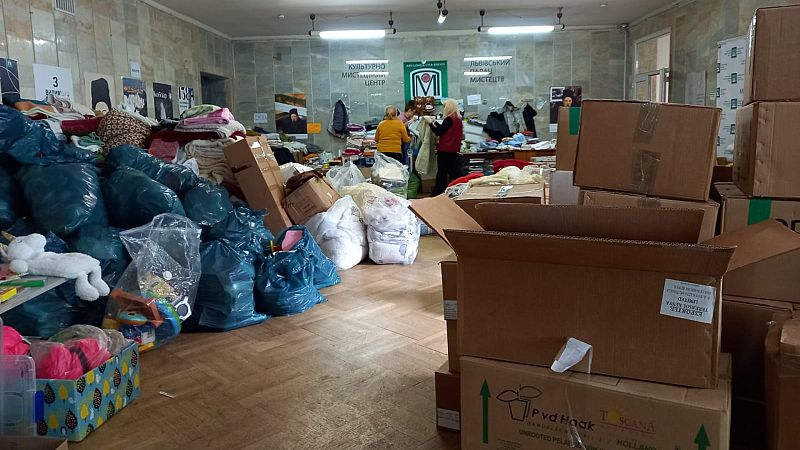 Las Mañanas de RNE - RNE en Leópolis | Ucrania pide alimentos, medicamentos y medios para la defensa personal