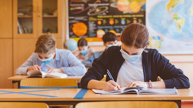 24 Horas - ¿Cómo afectará el fin de las mascarillas a los adolescentes? - Escuchar ahora