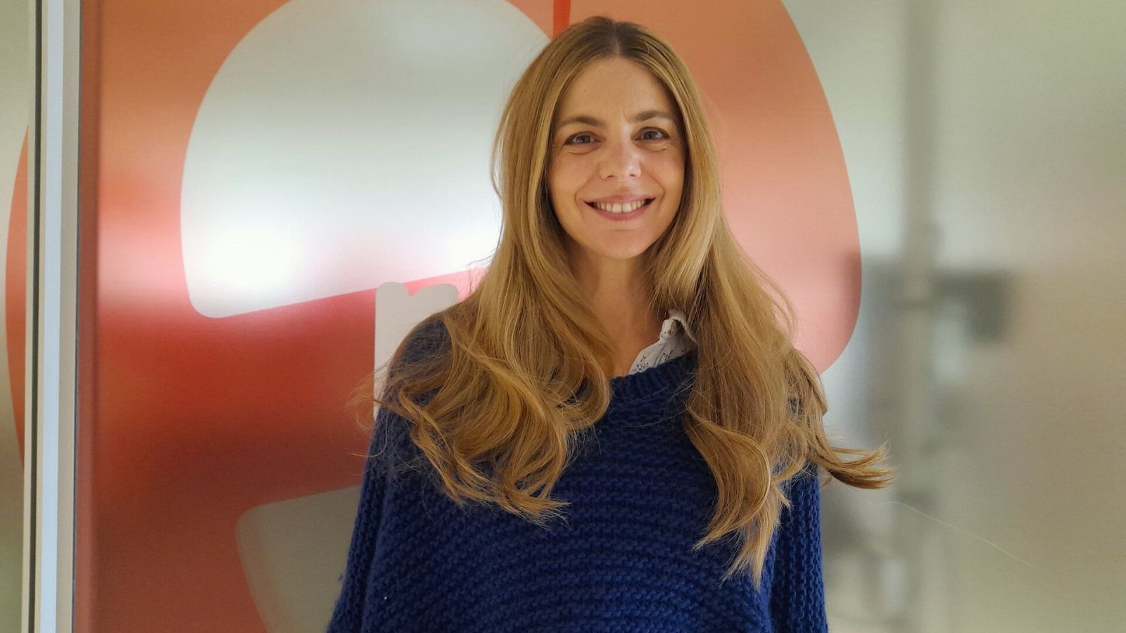 Tarde lo que tarde - Manuela Velasco no se quita el vestido de novia