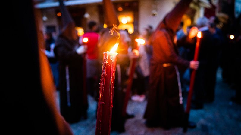 Más cerca - Los talleres artesanales que visten la Semana Santa de Sevilla