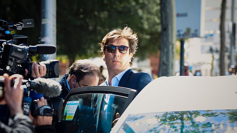 Boletines RNE - El juez retira el pasaporte a los comisionistas Medina y Luceño - Escuchar ahora