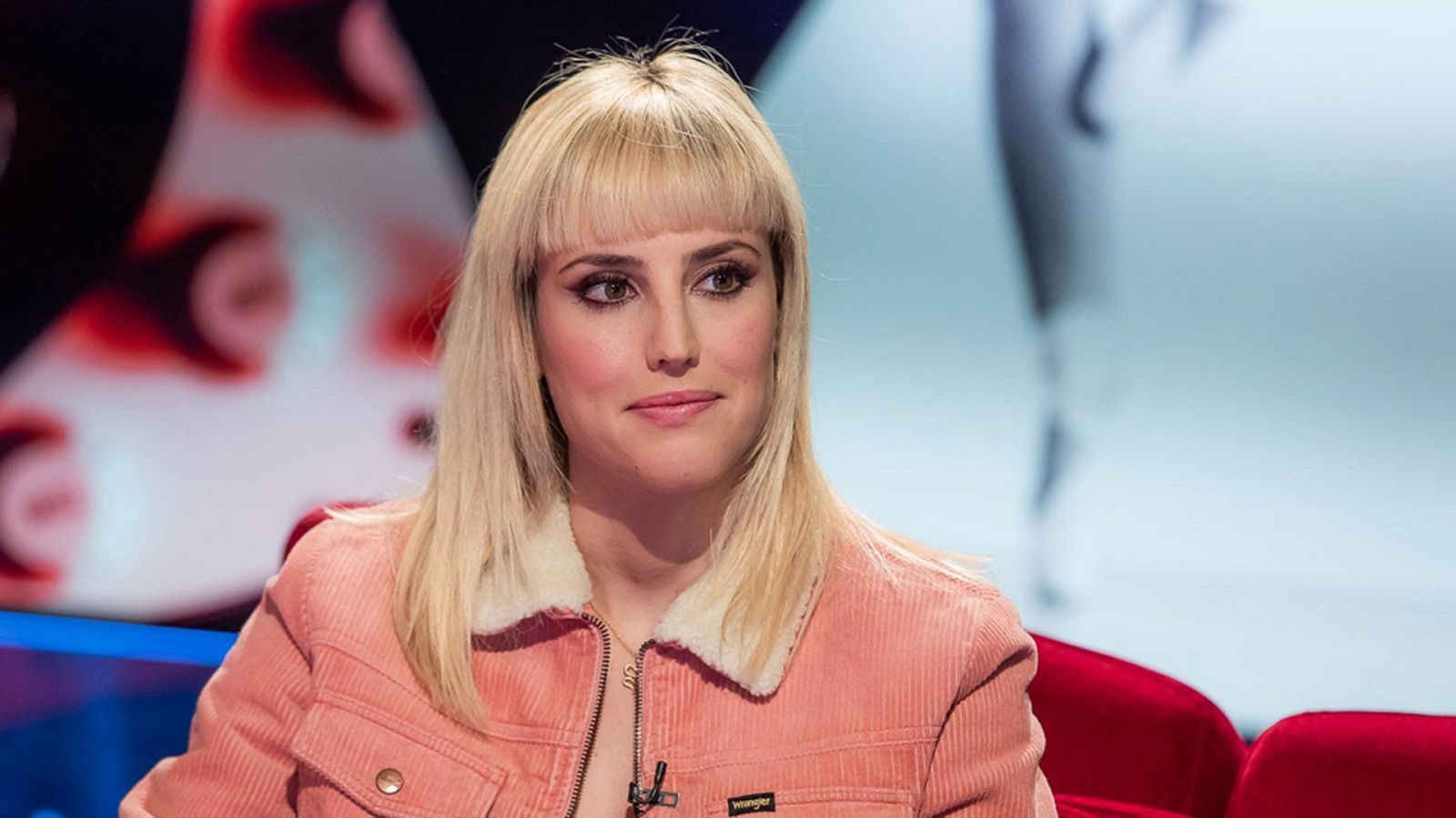 Tarde lo que tarde - Natalia de Molina se mira en el espejo - Escuchar ahora