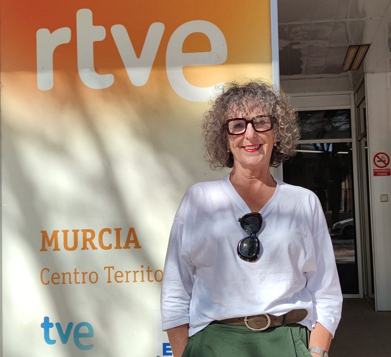 RNE Murcia. Entrevista con Lola López Mondéjar, psicoanalista y escritora