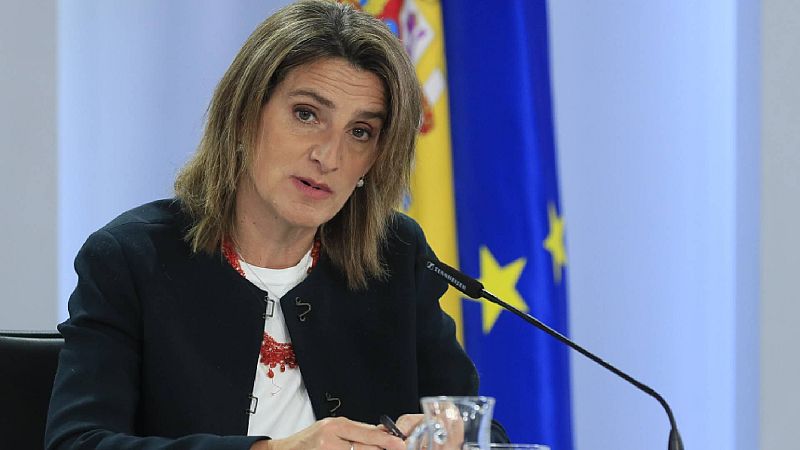 España a las 8 fin de semana - El Gobierno limita el precio del gas durante 12 meses - Escuchar ahora