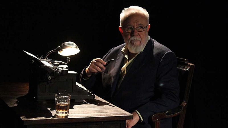 El gallo que no cesa - "El cementerio azul", el complejo universo de Gonzalo Suárez