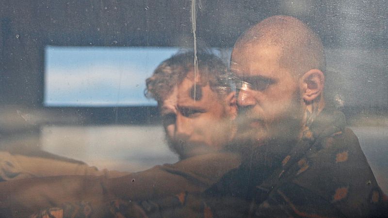 Cinco Continentes - Ucrania entrega la acería de Azovstal - Escuchar ahora