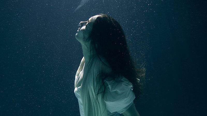 Andrea Santiago le prende fuego a todo para empezar de cero - escuchar ahora