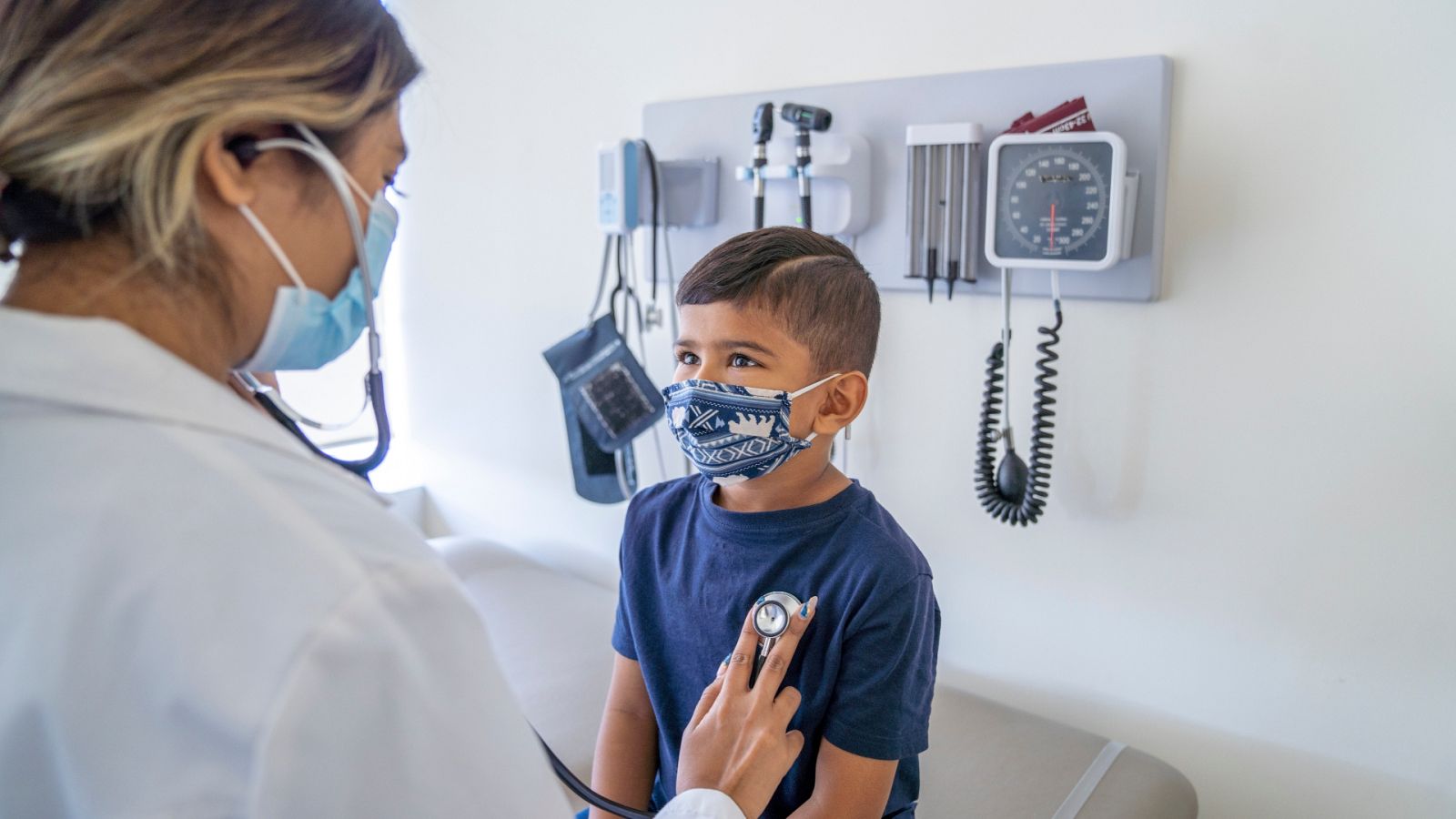 Por tres razones - No hay pediatras - Escuchar ahora