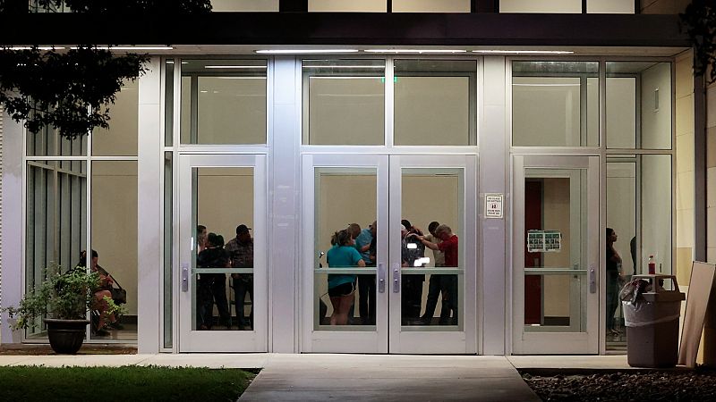 Las mañanas de RNE con Íñigo Alfonso - La matanza de Texas reabre el debate de las armas: "¿Cuándo nos vamos a plantar?"