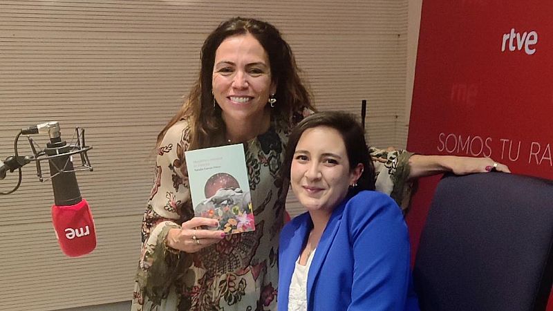 Libros de arena - Natalia García Freire y 'Trajiste contigo el viento' - Escuchar ahora